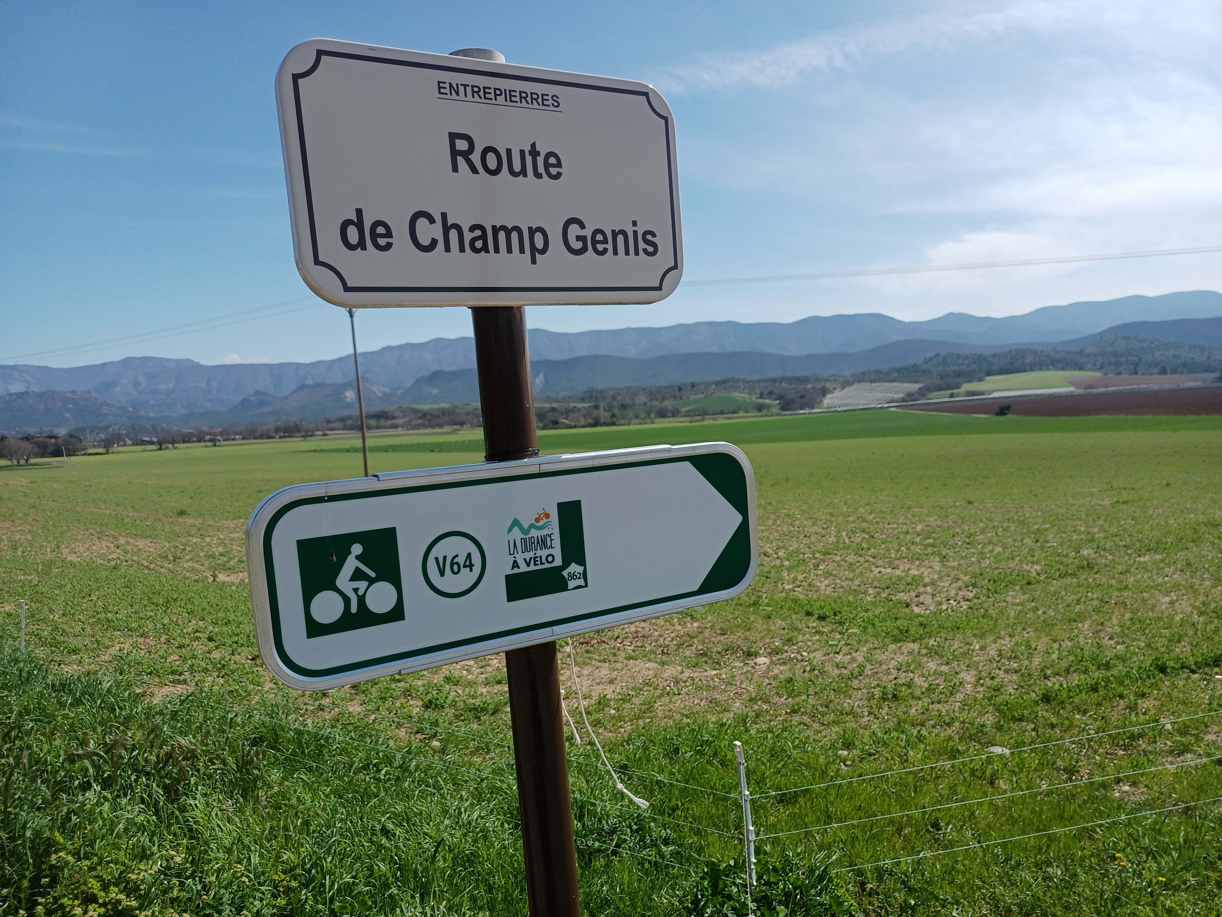 Route de Champ-Genis - Entrepierres