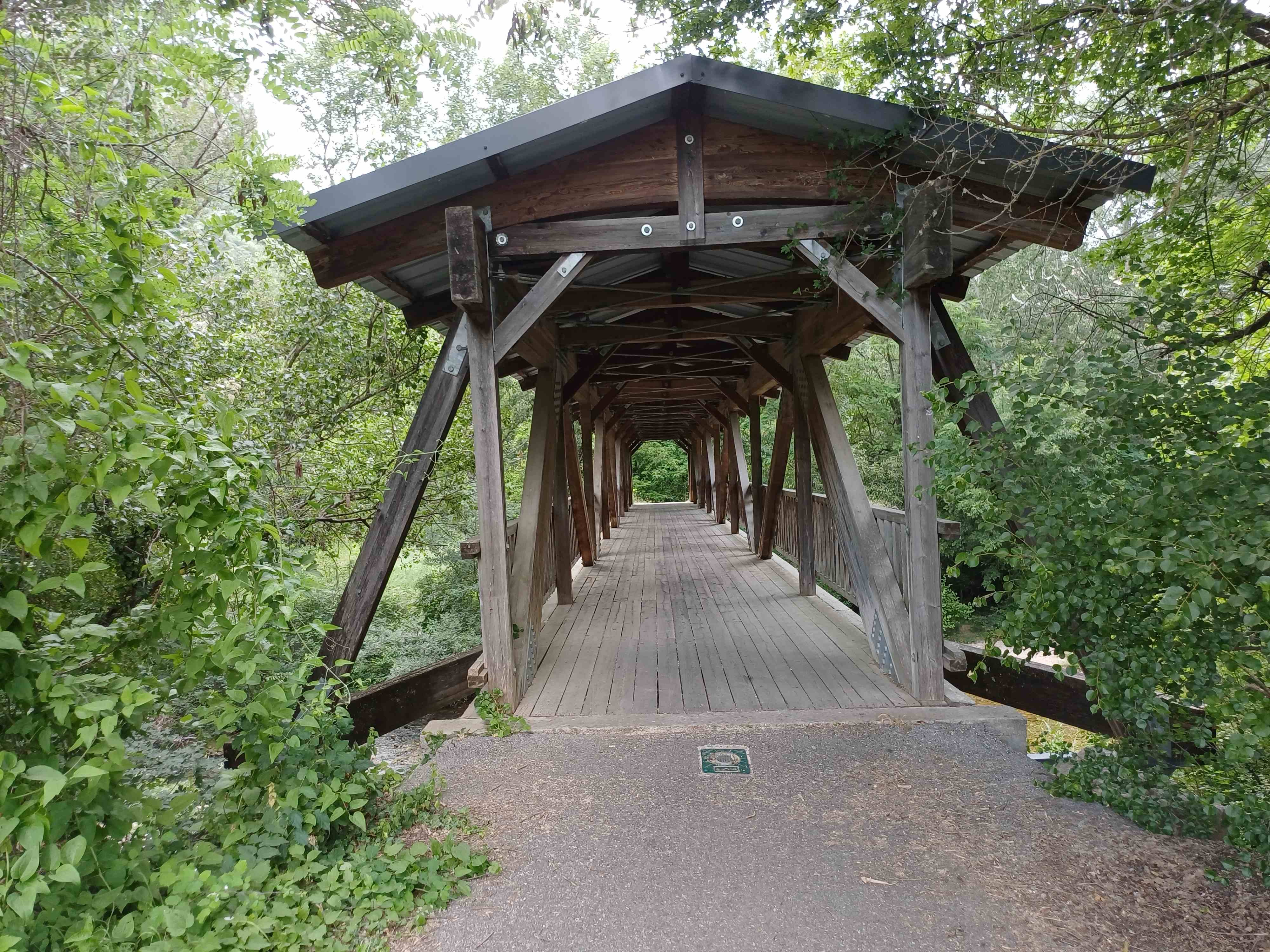 Pont couvert sur la Laye