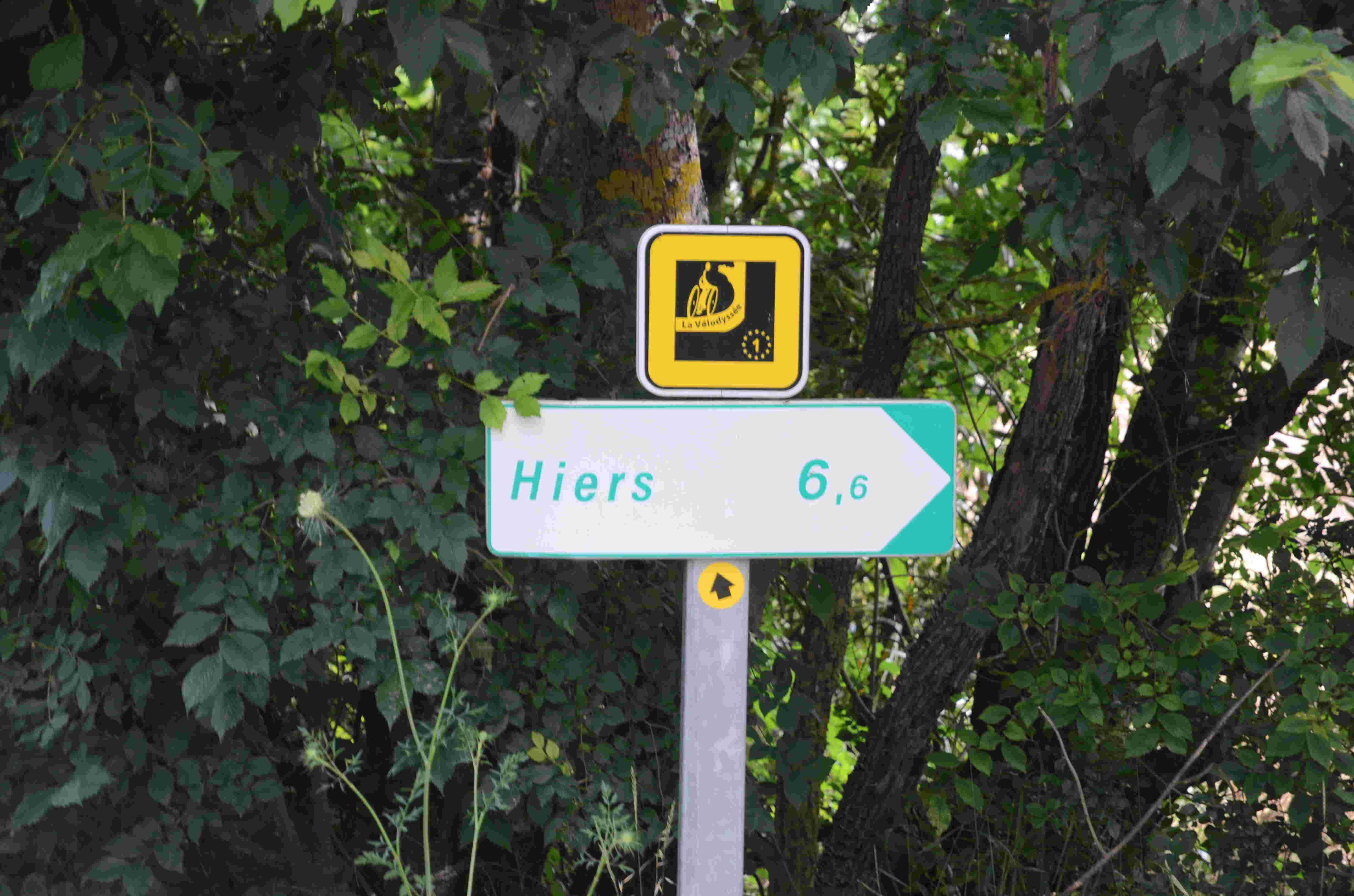 Balisage dans le marais de Brouage