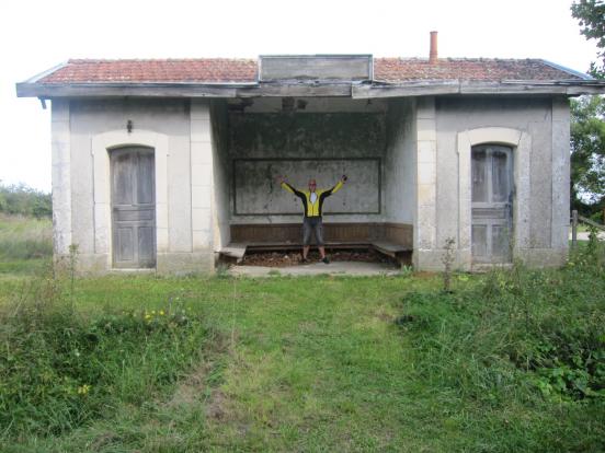 Verlassenes Wartehäuschen